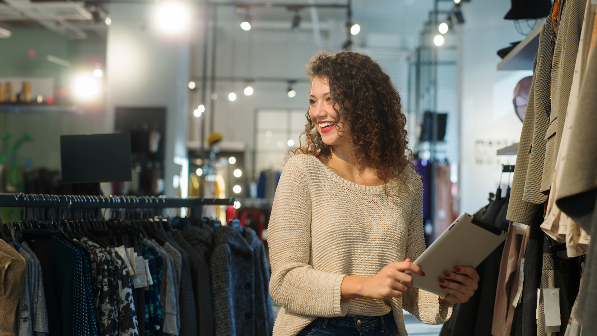 Online Fashion Retailer Transforms HR Operations with Oracle Fusion HCM Cloud