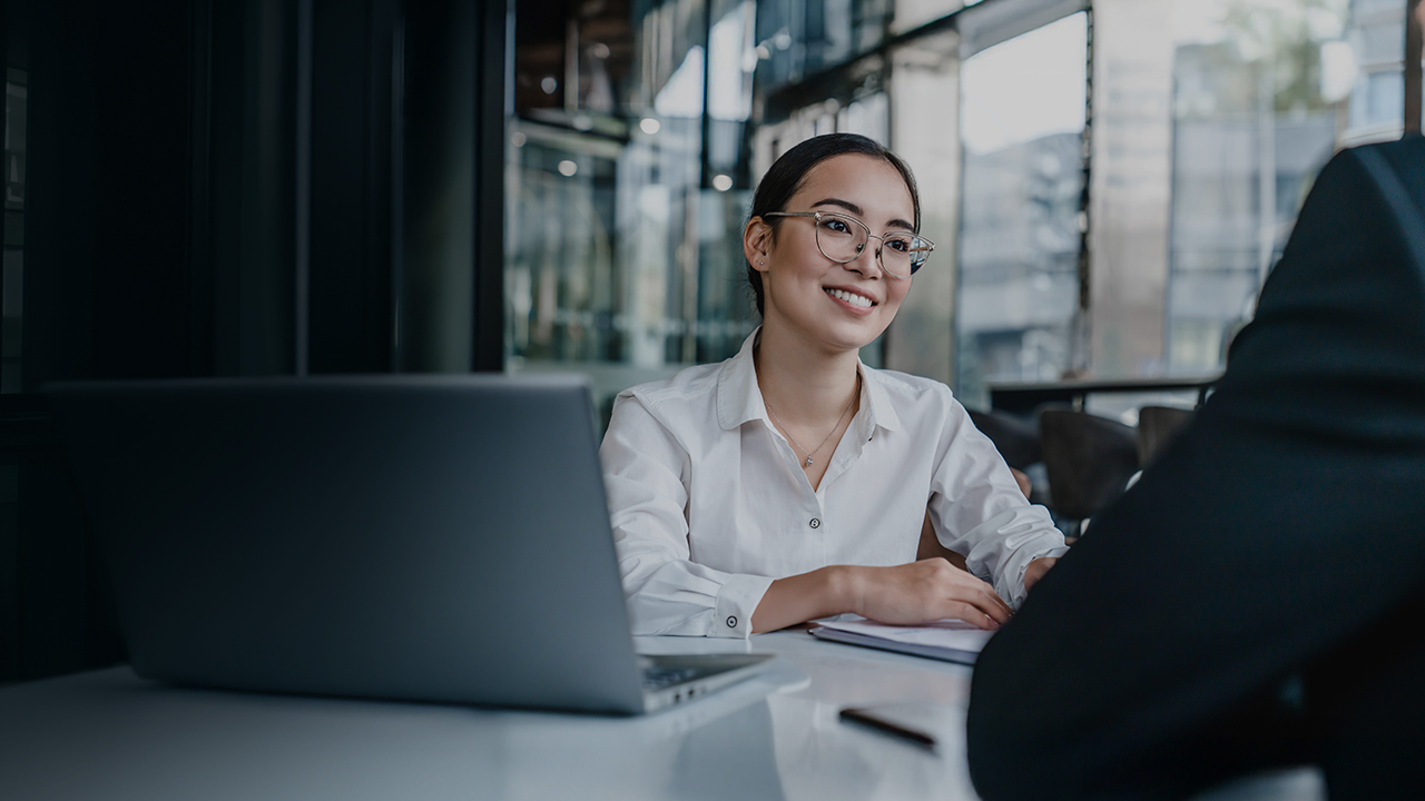 Pricing platform user helping the customer