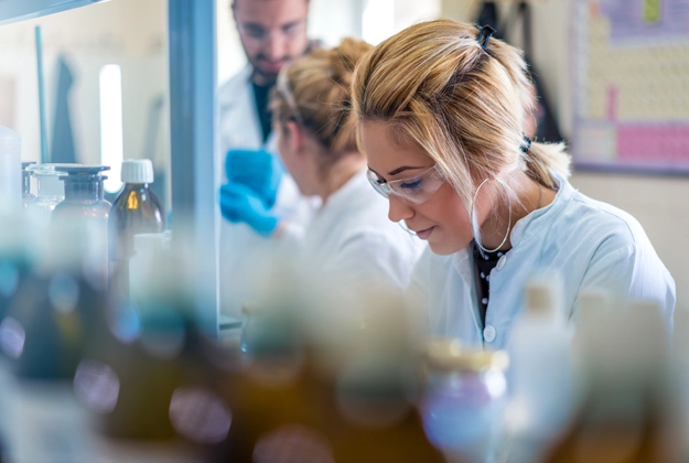 home-Big Carousel Cards -L2_Life Sciences-Why Hexaware